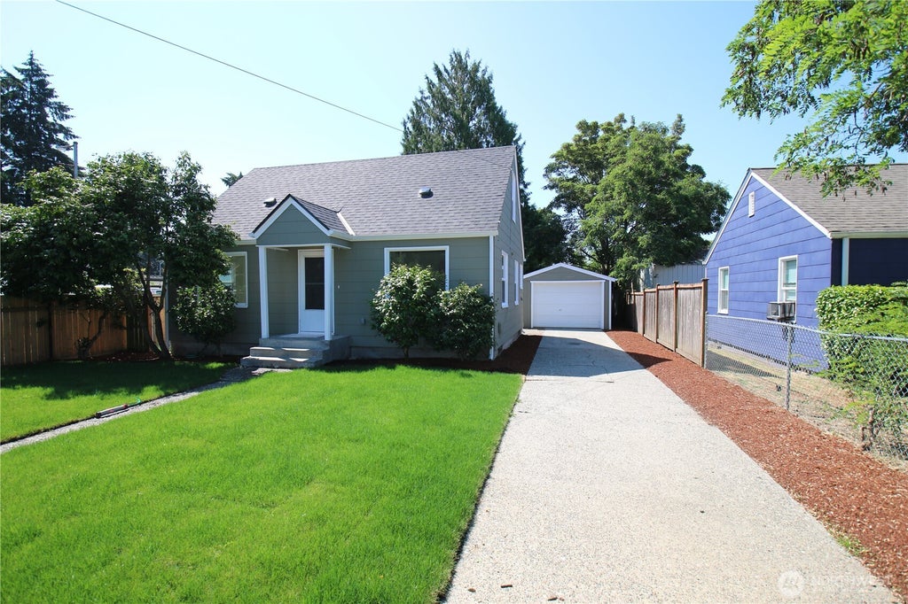 Photo of 818 118th Street S, Tacoma, WA 98444 (MLS # 2550458)
