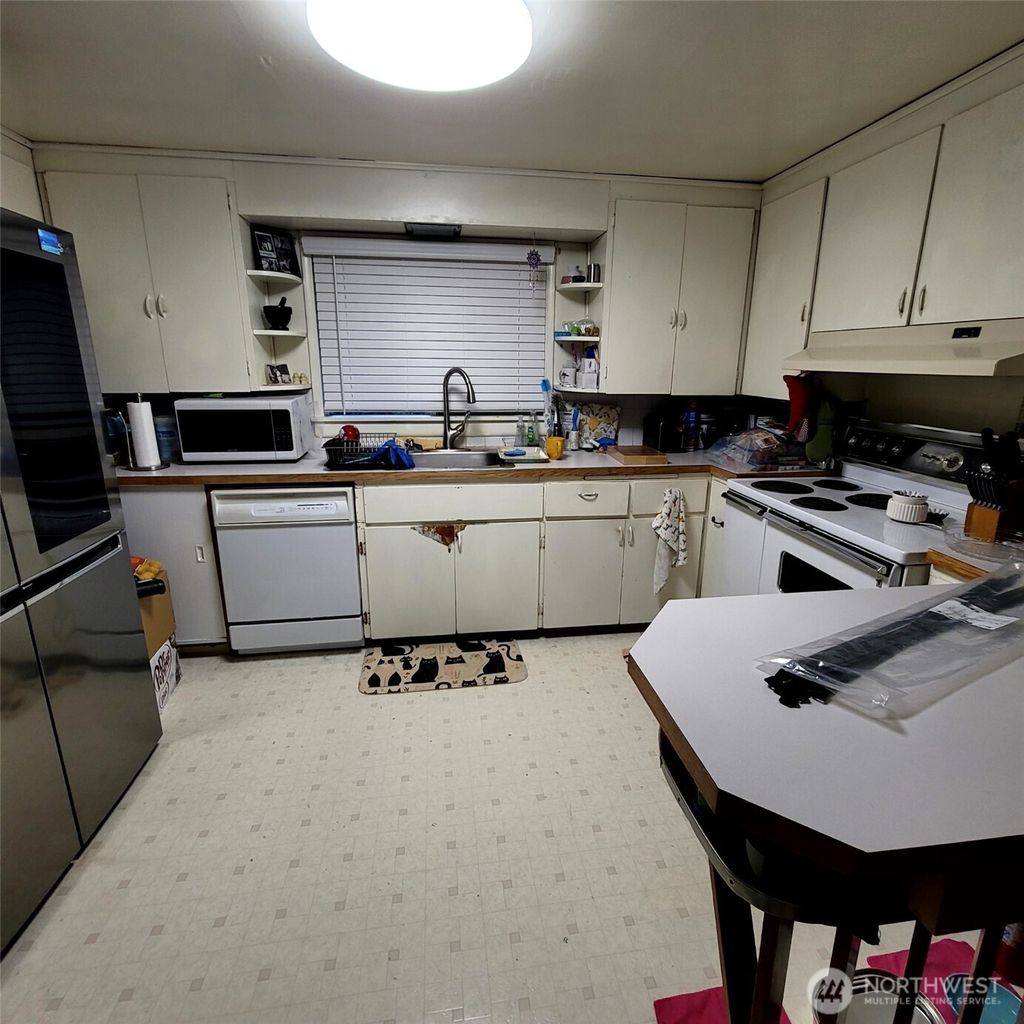 Photo of 14420 48th Place S, Tukwila, WA 98168 (MLS # 2475264)