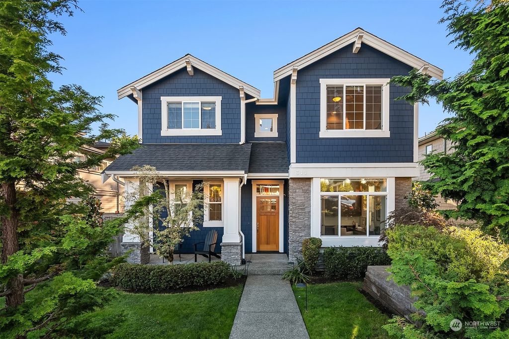 Photo of 311 10th Avenue W, Kirkland, WA 98033 (MLS # 2317805)