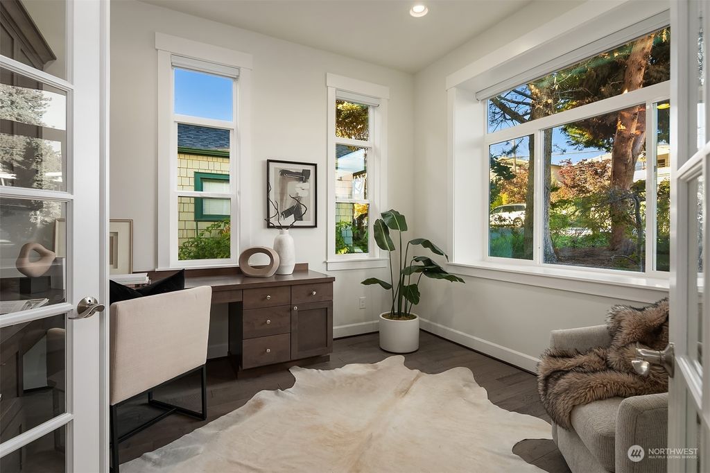 Photo of 311 10th Avenue W, Kirkland, WA 98033 (MLS # 2317805)