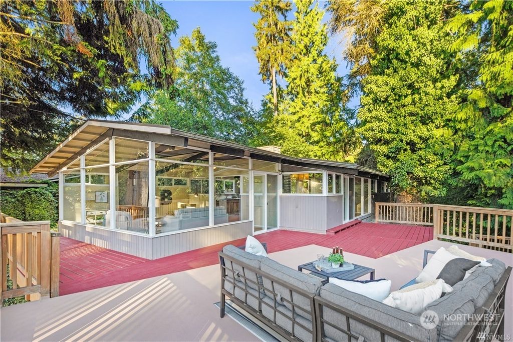 Photo of 8008 Talbot Road, Edmonds, WA 98026 (MLS # 2188625)