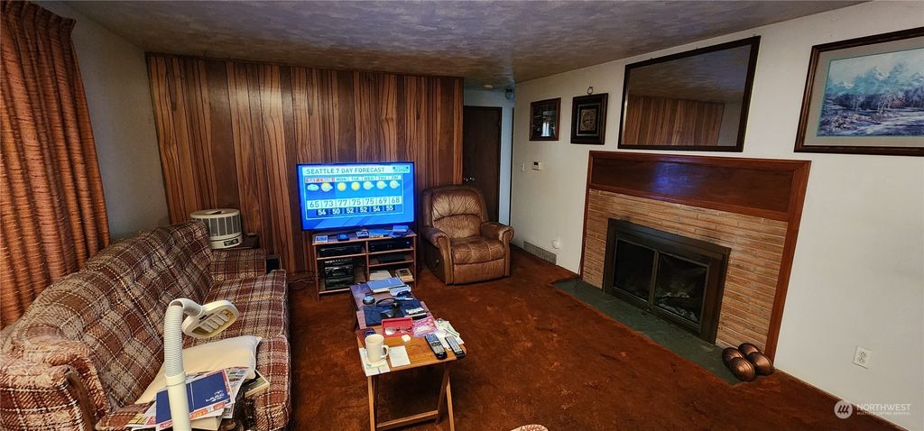 Photo of 11716 12th Avenue S, Seattle, WA 98168 (MLS # 1997603)