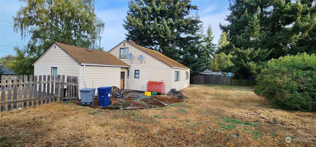 Photo of 11716 12th Avenue S, Seattle, WA 98168 (MLS # 1997603)