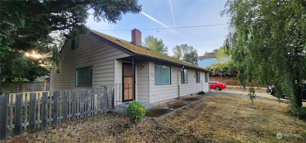 Photo of 11716 12th Avenue S, Seattle, WA 98168 (MLS # 1997603)