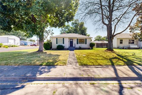 Photo of 1303 Modoc St, Walla Walla, WA 99362 (MLS # 2395417)