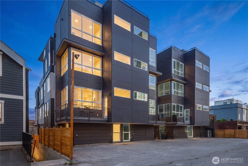 2328 Franklin Avenue E A
