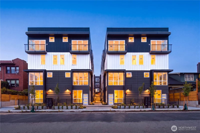 2328 Franklin Avenue E A