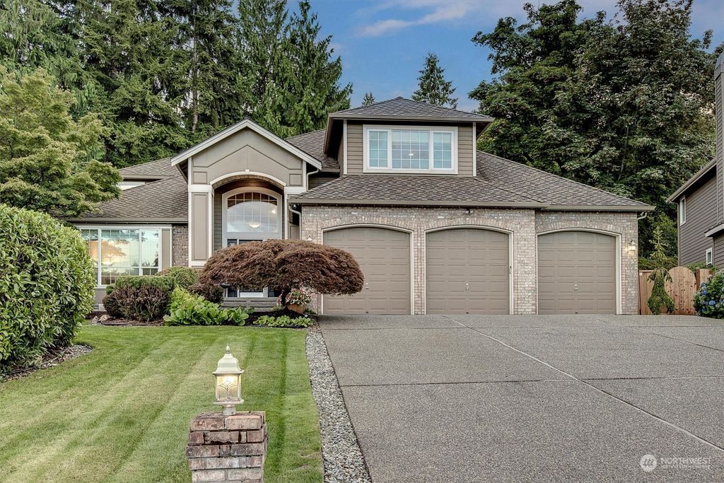 Photo of 405 Datewood Court NW, Issaquah, WA 98027 (MLS # 2285212)