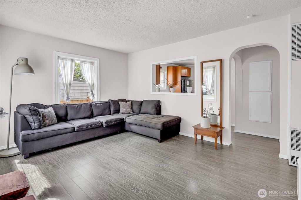 Photo of 411 7th Street SE, Auburn, WA 98002 (MLS # 2458554)