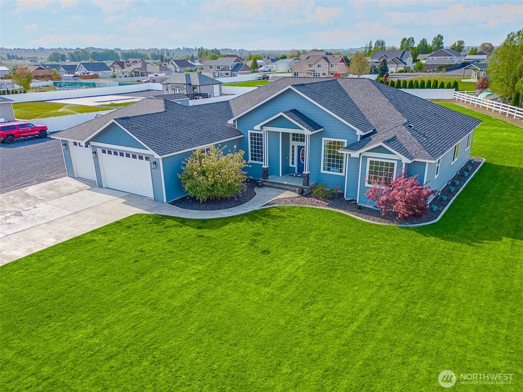 Photo of 10223 Road 5.8 NE, Moses Lake, WA 98837 (MLS # 2518475)