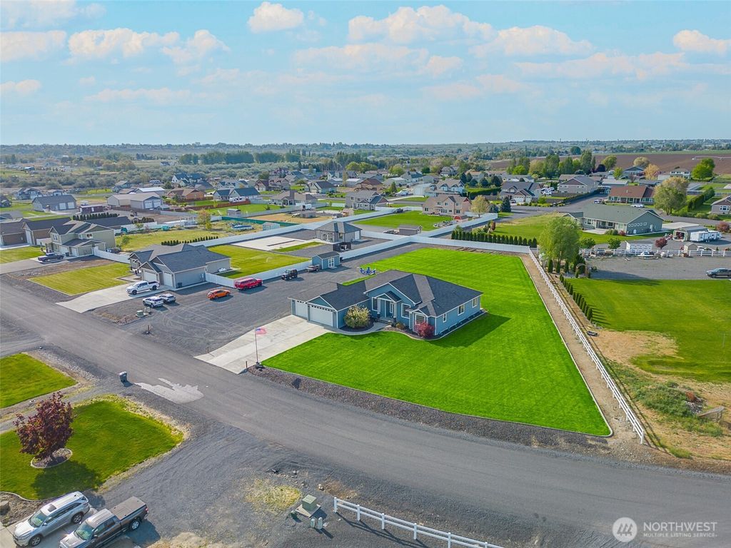 Photo of 10223 Road 5.8 NE, Moses Lake, WA 98837 (MLS # 2518475)