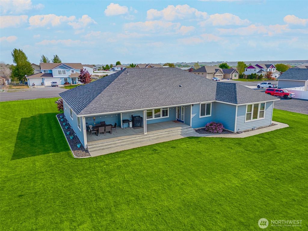 Photo of 10223 Road 5.8 NE, Moses Lake, WA 98837 (MLS # 2518475)