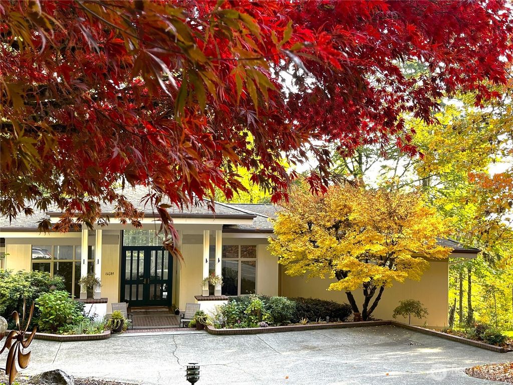 Photo of 11700 198th Avenue SE, Issaquah, WA 98027 (MLS # 2436834)