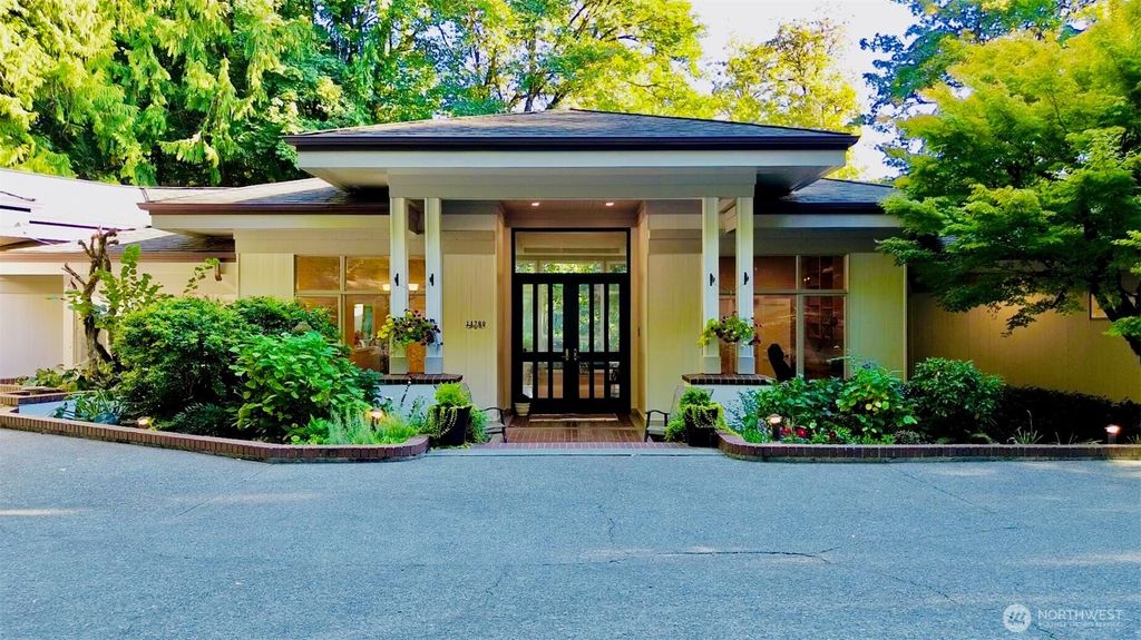 Photo of 11700 198th Avenue SE, Issaquah, WA 98027 (MLS # 2436834)