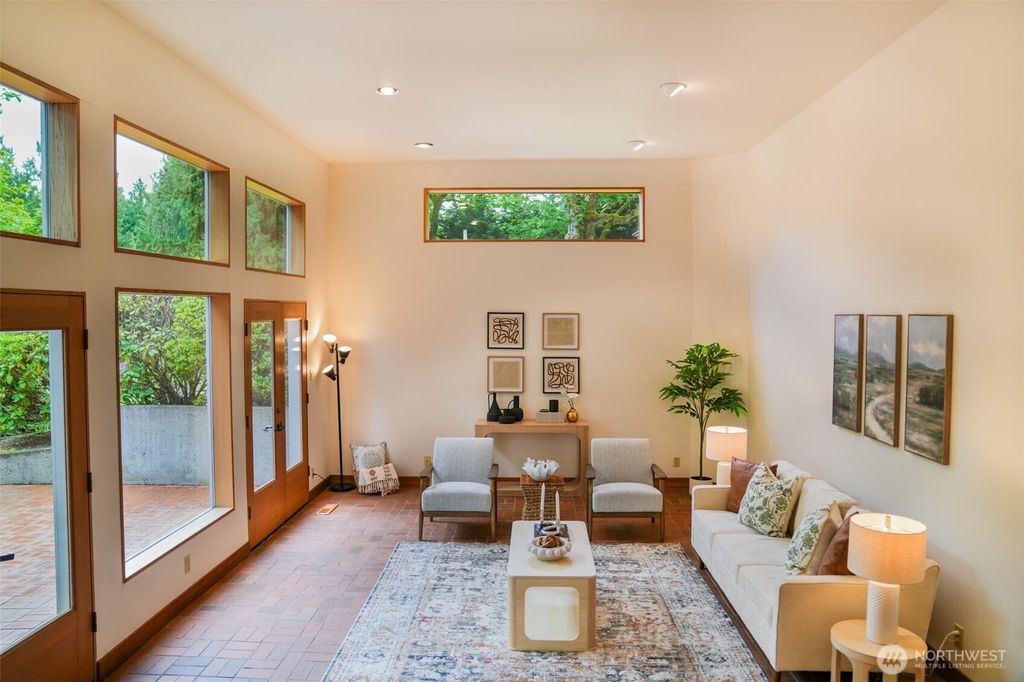Photo of 1027 SW 174th Place, Normandy Park, WA 98166 (MLS # 2376609)