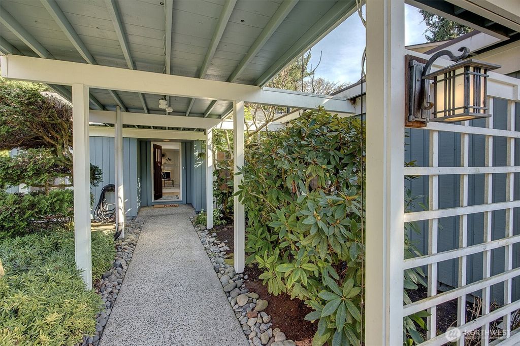 Photo of 2646 168th Place NE, Bellevue, WA 98008 (MLS # 2472281)