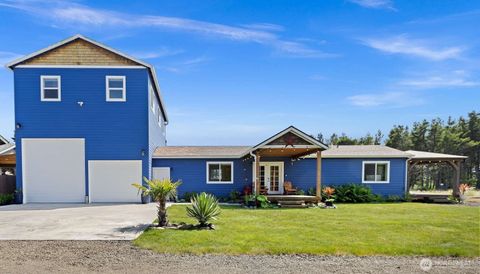 Photo of 205 9th Street NW, Long Beach, WA 98631 (MLS # 2527786)