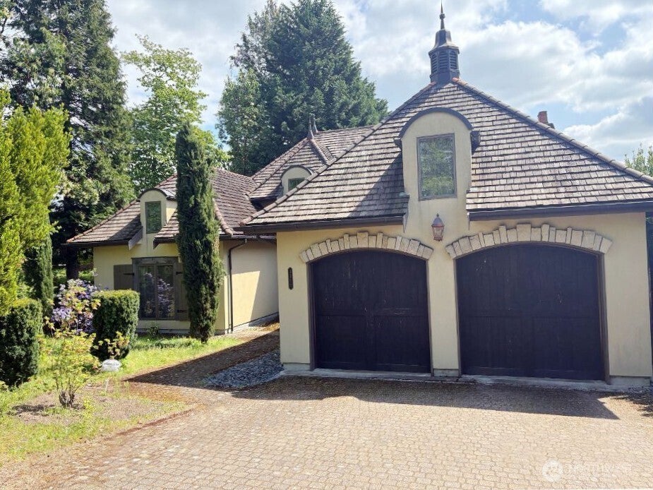 Photo of 3307 NE 7th Street, Renton, WA 98056 (MLS # 2574038)