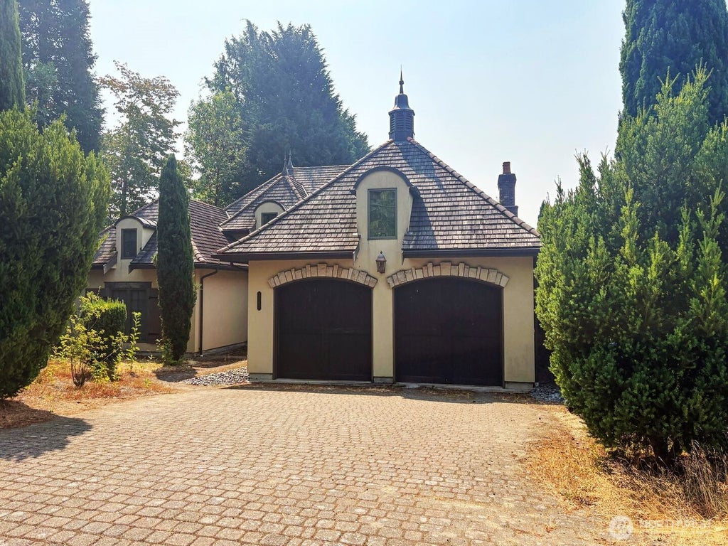 Photo of 3307 NE 7th Street, Renton, WA 98056 (MLS # 2574038)
