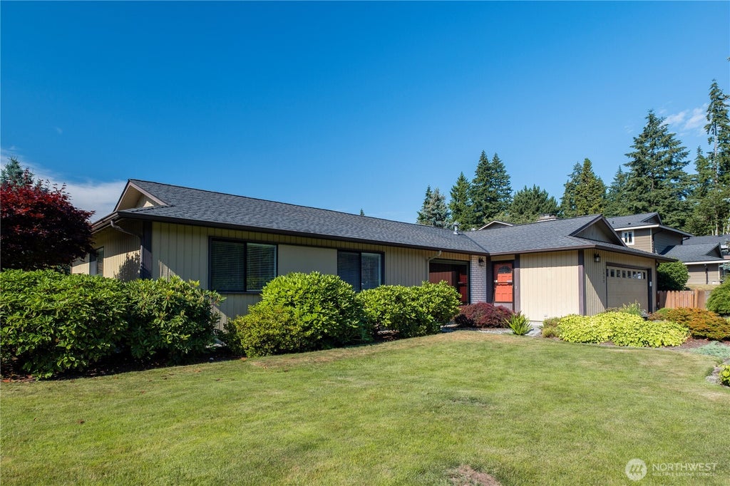 Photo of 1932 SE 17th Court, Renton, WA 98055 (MLS # 2545224)