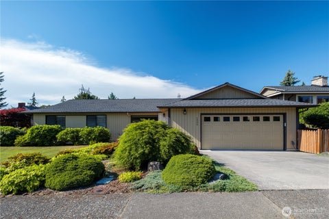 Photo of 1932 SE 17th Court, Renton, WA 98055 (MLS # 2545224)