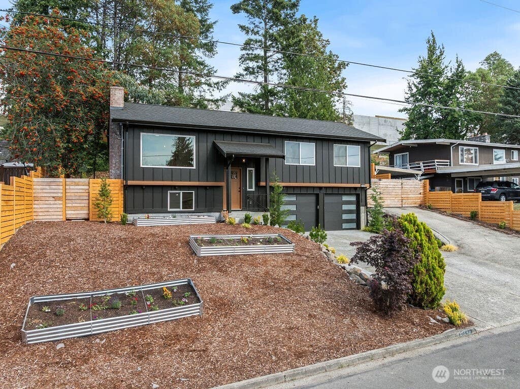 Photo of 21246 15th Avenue S, Des Moines, WA 98198 (MLS # 2567745)