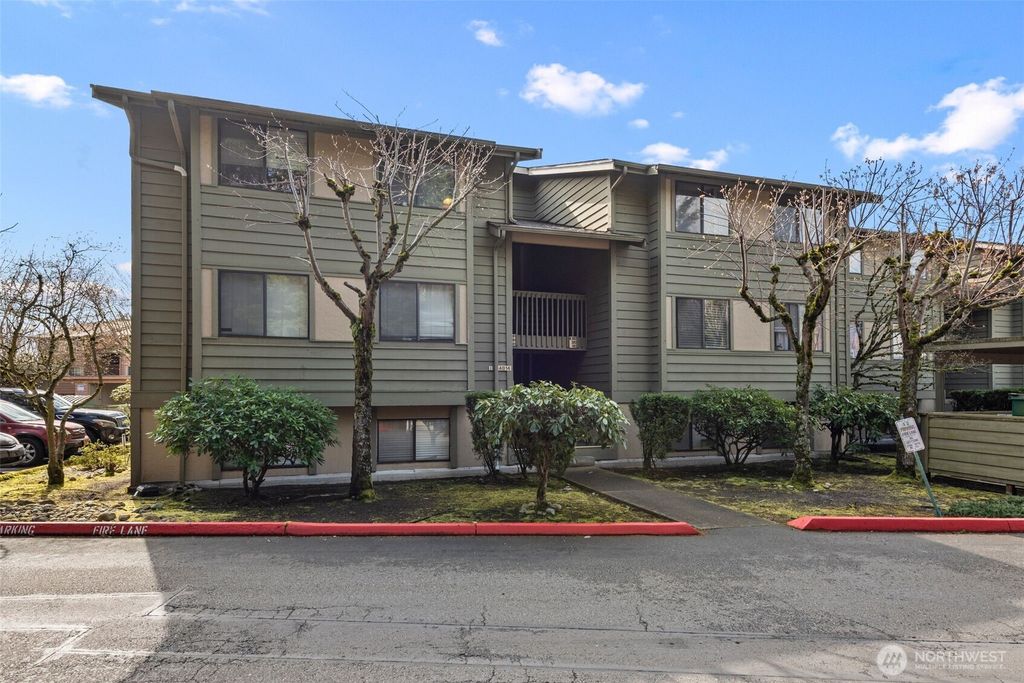 Photo of 4814 S 187th Place #B302, SeaTac, WA 98188 (MLS # 2354640)