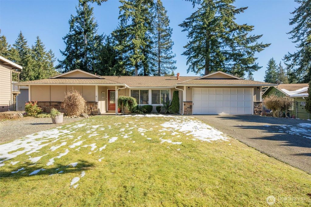 Photo of 16415 65th Avenue W, Lynnwood, WA 98037 (MLS # 2331721)