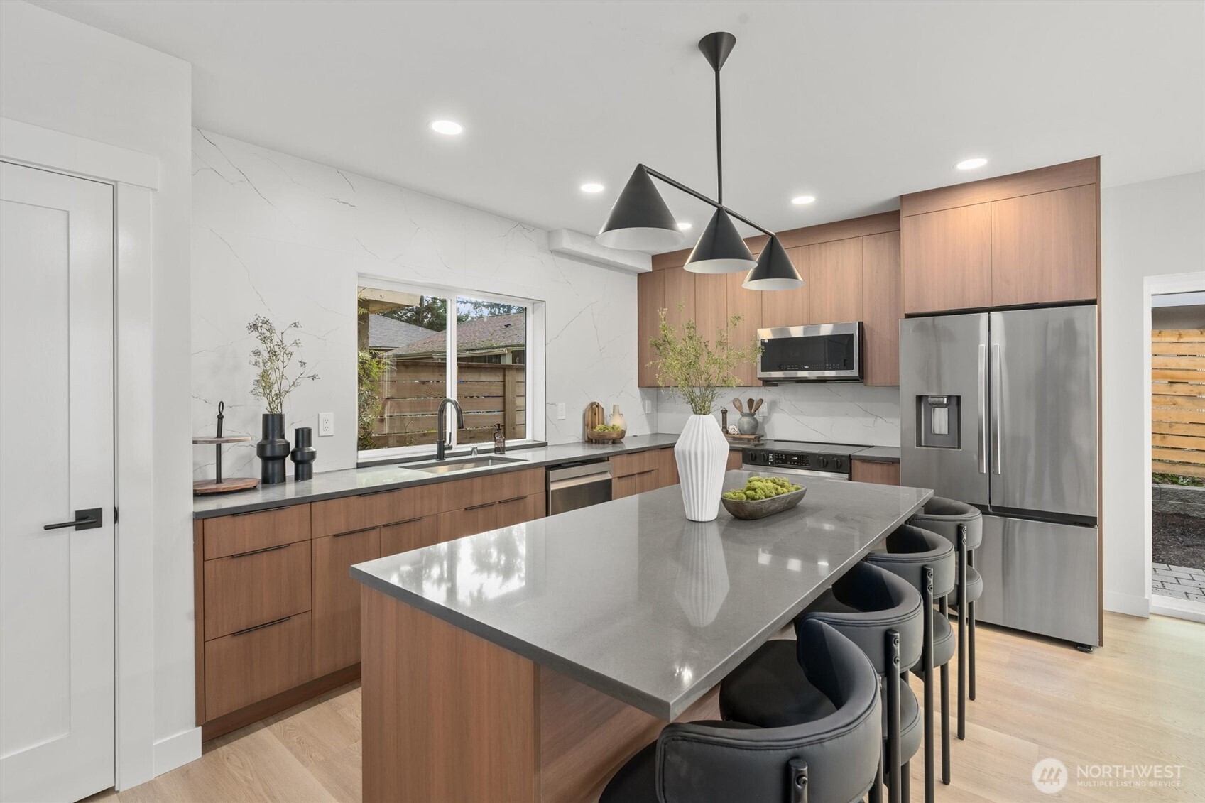 14306 Roslyn Place N