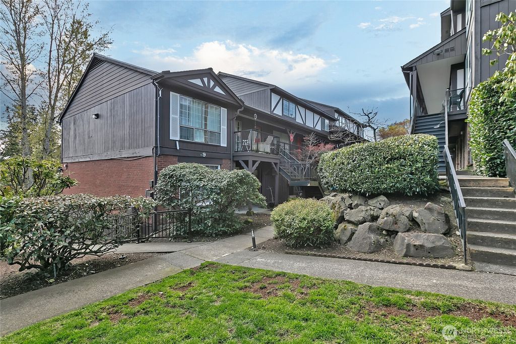 Photo of 3425 S 176th St #147, SeaTac, WA 98188 (MLS # 2365818)