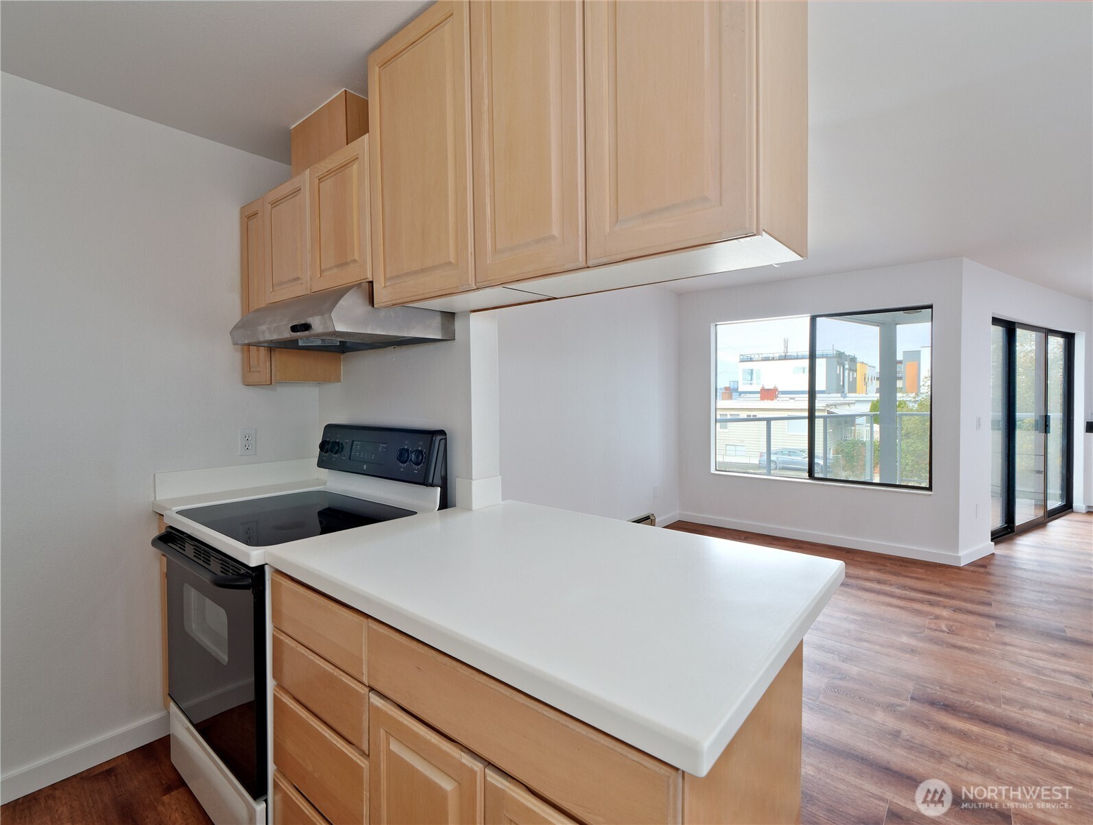 Seattle, Washington 98116, United States, 2 Bedrooms Bedrooms, ,2 BathroomsBathrooms,Residential,Active,232336