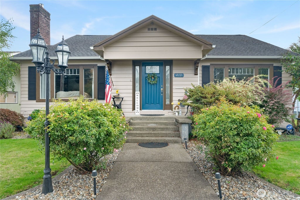 Photo of 413 W Broadway Avenue, Montesano, WA 98563 (MLS # 2590813)
