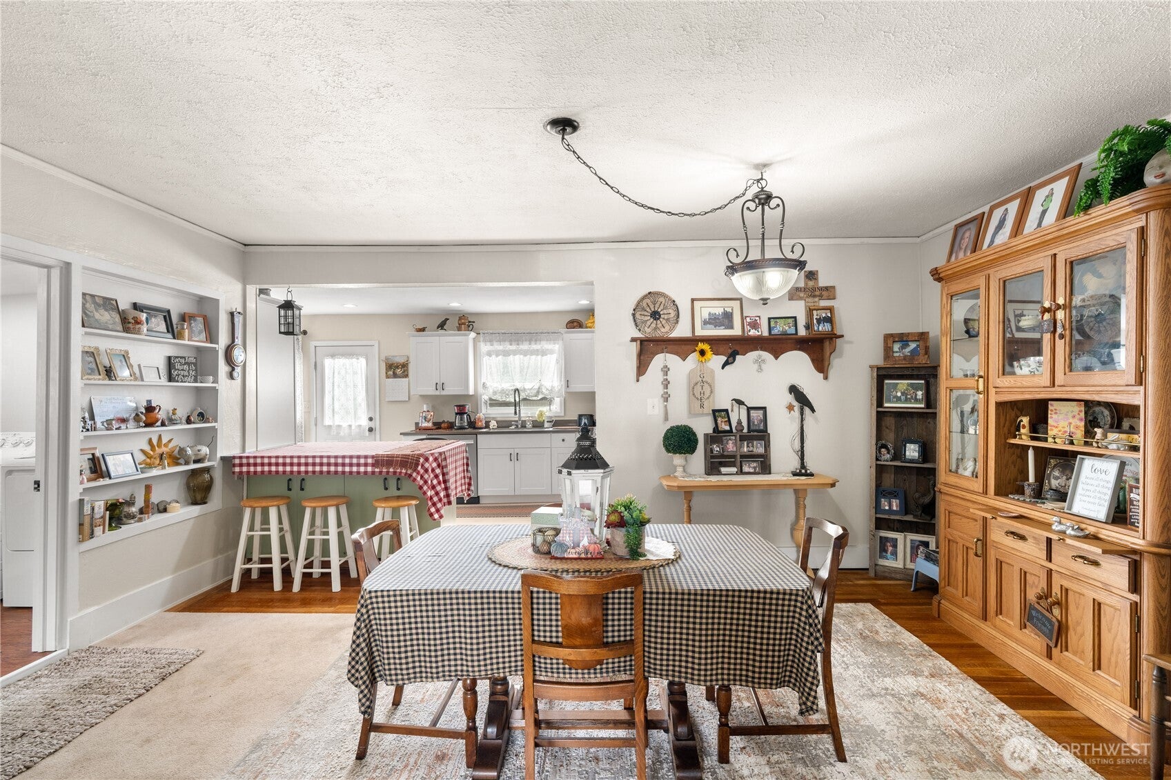 413 W Broadway Avenue