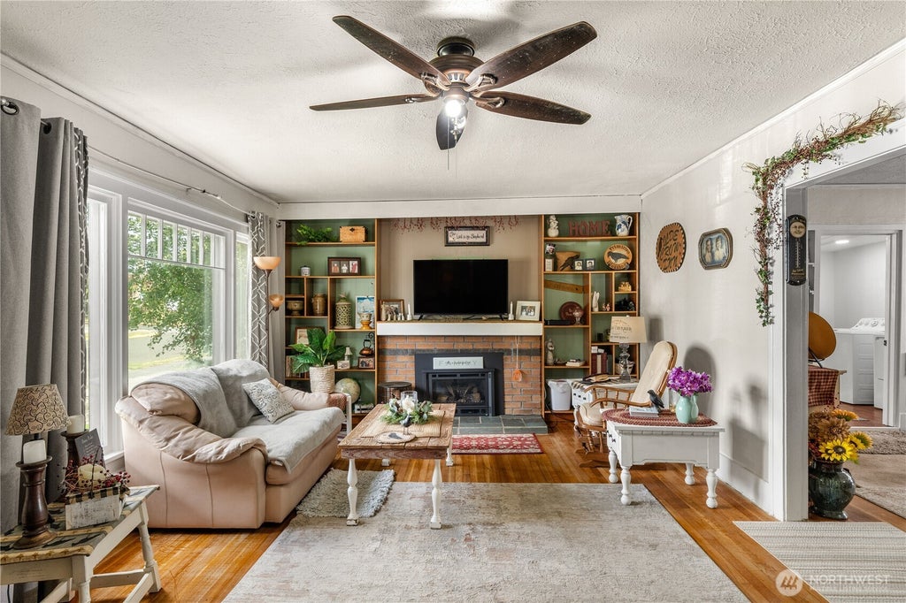 Photo of 413 W Broadway Avenue, Montesano, WA 98563 (MLS # 2590813)
