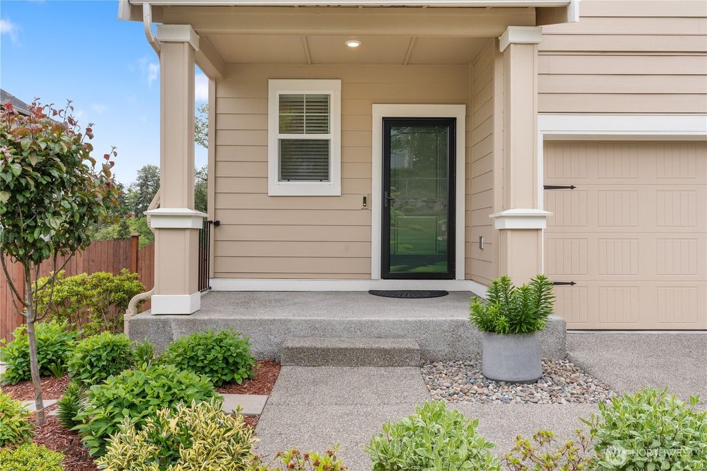 Photo of 30003 19th Avenue S, Federal Way, WA 98003 (MLS # 2526889)