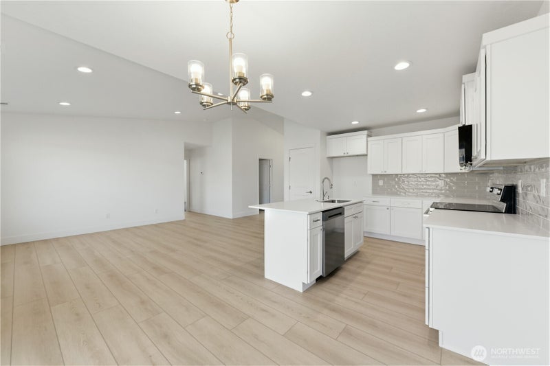 321 N Lessor Loop