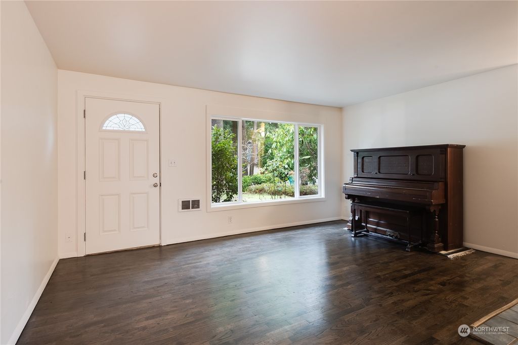 Photo of 19536 7th Avenue NE, Shoreline, WA 98155 (MLS # 2201697)