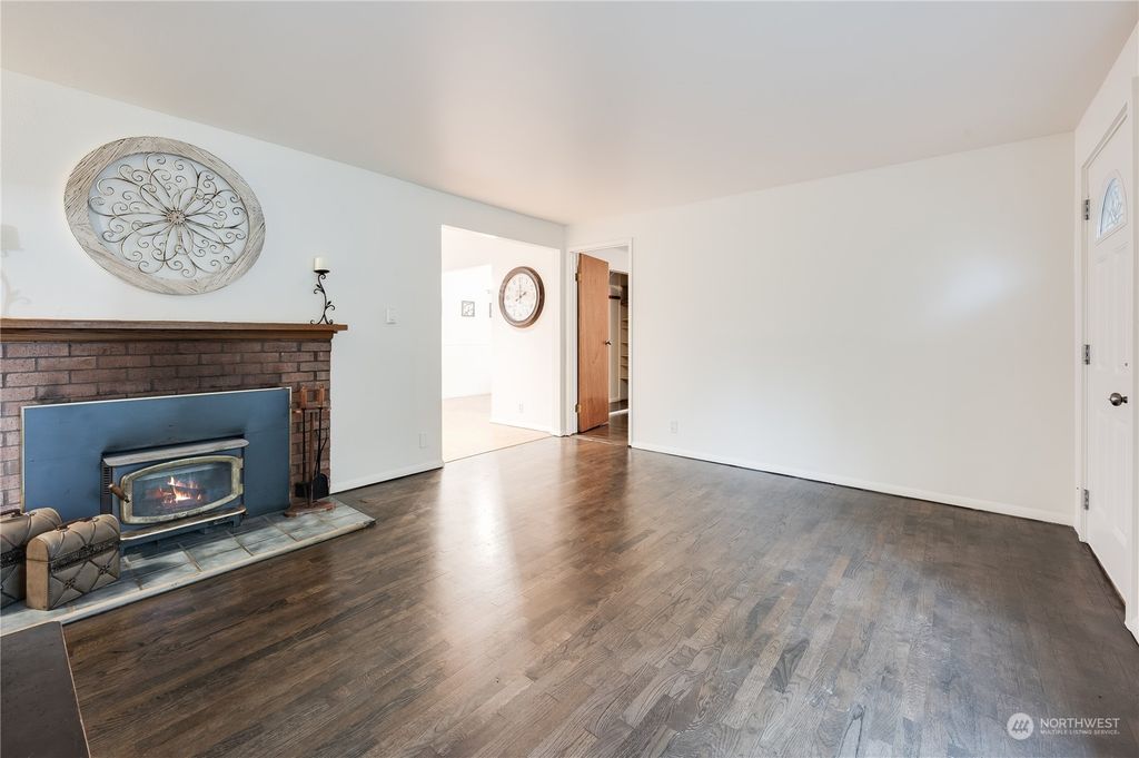 Photo of 19536 7th Avenue NE, Shoreline, WA 98155 (MLS # 2201697)