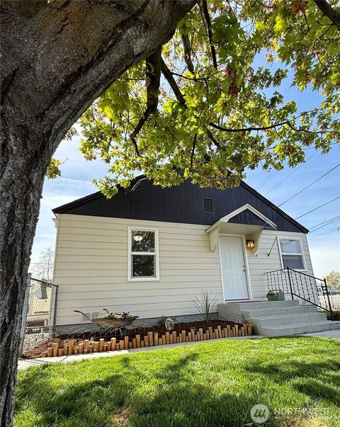Photo of 1704 & 1708 Walla Walla Avenue, Walla Walla, WA 99362 (MLS # 2427510)