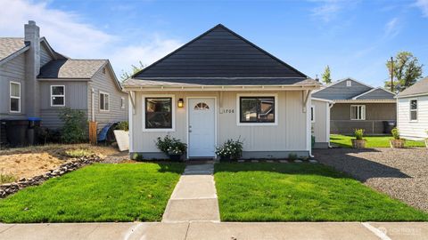 Photo of 1704 & 1708 Walla Walla Avenue, Walla Walla, WA 99362 (MLS # 2427510)