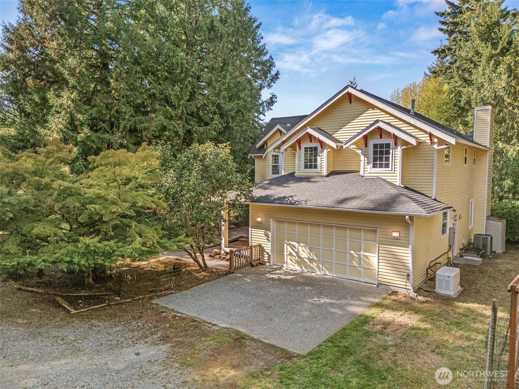 Photo of 16526 128th Avenue SW, Vashon, WA 98070 (MLS # 2583364)