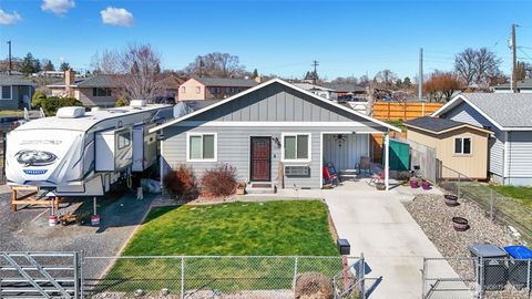 Photo of 1042 W Charlotte Street, Moses Lake, WA 98837 (MLS # 2493240)