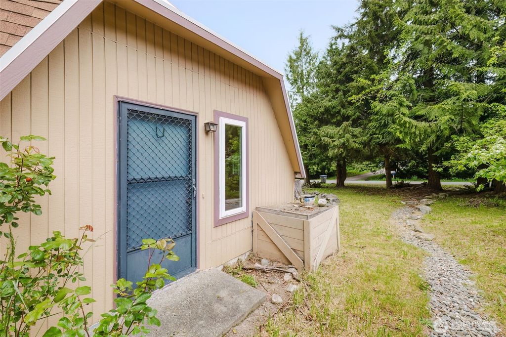 Photo of 27299 Baywood Drive NE, Kingston, WA 98346 (MLS # 2521149)