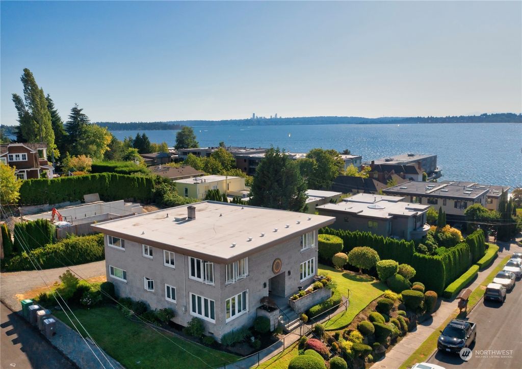 Photo of 121 7th Avenue S, Kirkland, WA 98033 (MLS # 2273057)