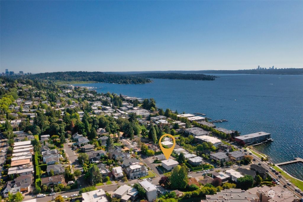 Photo of 121 7th Avenue S, Kirkland, WA 98033 (MLS # 2273057)