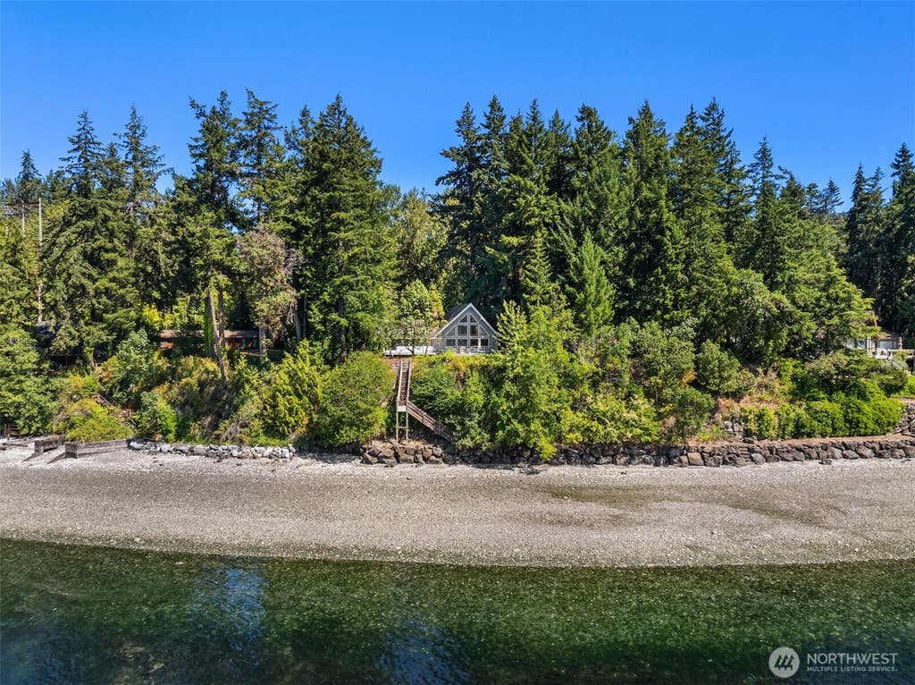 Photo of 16273 Reitan Road NE, Bainbridge Island, WA 98110 (MLS # 2565312)