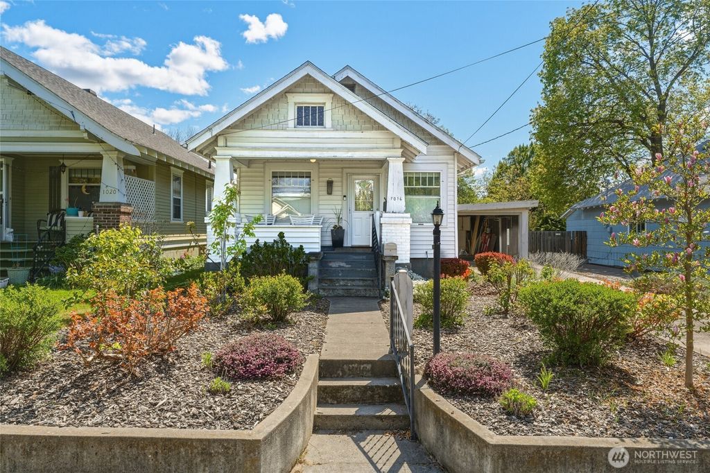 Photo of 1016 Francis Avenue, Walla Walla, WA 99362 (MLS # 2513858)