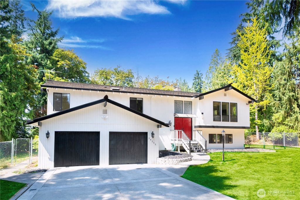 Photo of 28255 105TH Avenue SE, Auburn, WA 98092 (MLS # 2418286)