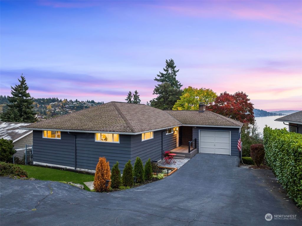 Photo of 11973 Marine View Drive SW, Burien, WA 98146 (MLS # 2174748)