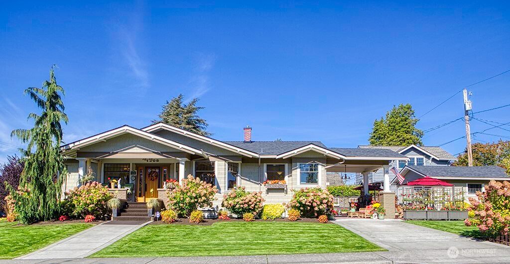 Photo of 1305 10th Street, Everett, WA 98201 (MLS # 2356935)